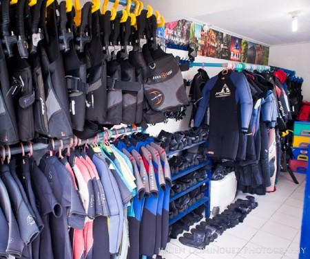 How to put your wetsuit on? | First dive | Atlantis Bali Diving